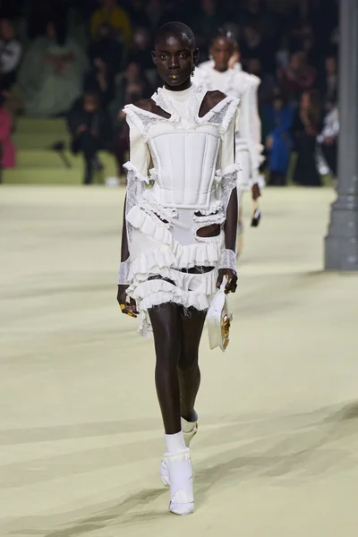 Look 37